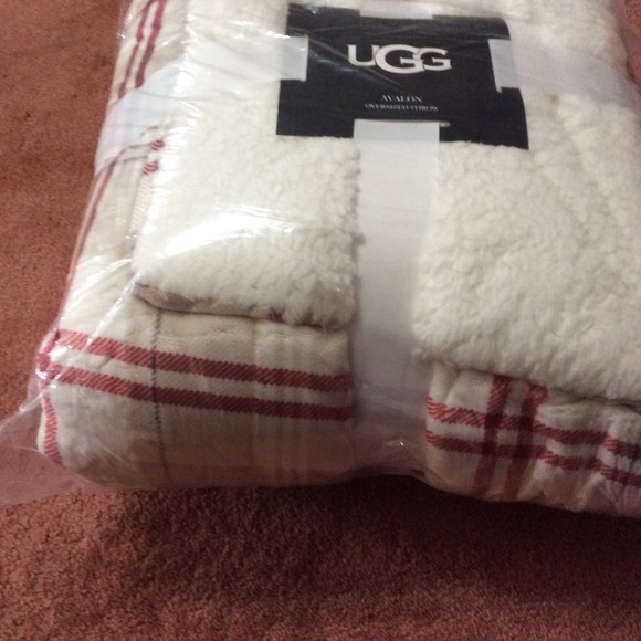 UGG Other - UGG Avalon oversized throw